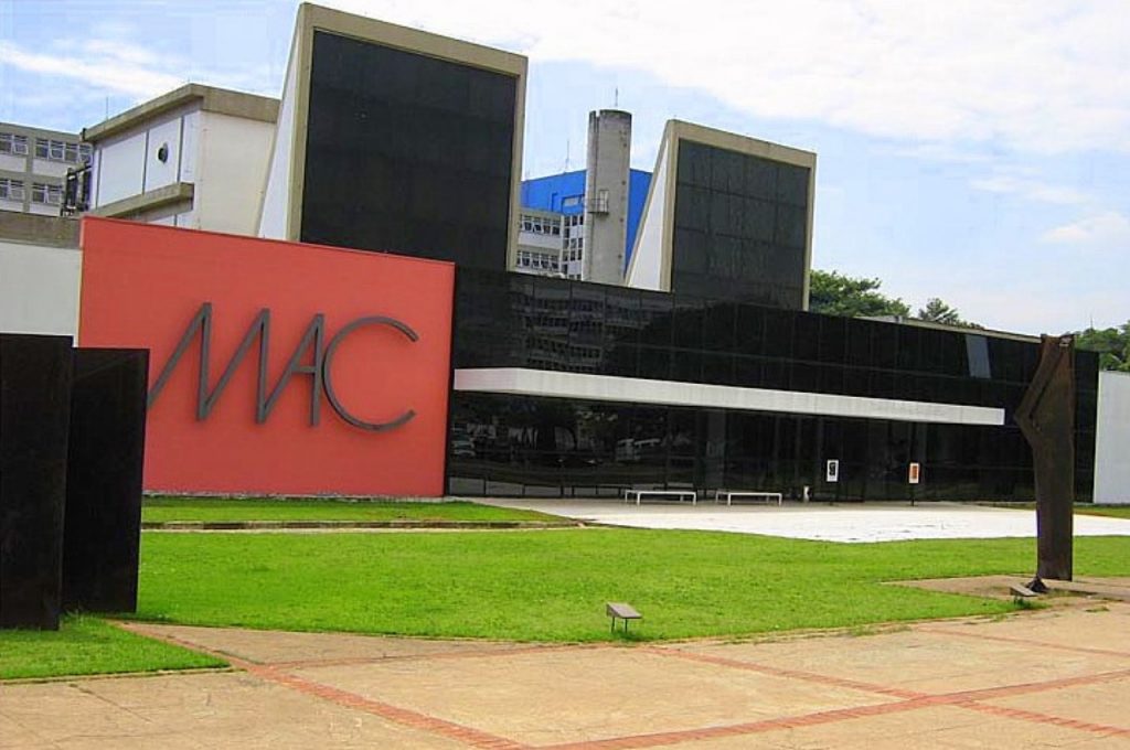 O museu está localizado instalado na Avenida Pedro Álvares Cabral, 1301 no Ibirapuera em um complexo arquitetônico criado nos anos 1950 pelo arquiteto Oscar Niemeyer. 